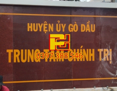 LẮP BẢNG ĐÁ HOA CƯƠNG TRUNG TÂM CHỈNH TRỊ HUYỆN ỦY GÒ DẦU