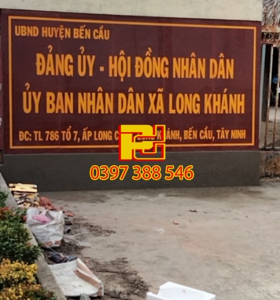 THI CÔNG BẢNG HIỆU UBND HUYỆN BẾN CẦU
