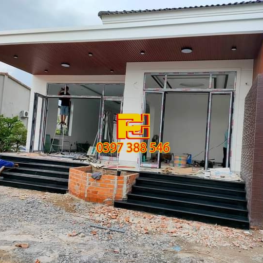 Bậc tam cấp chỉ phào nhà em