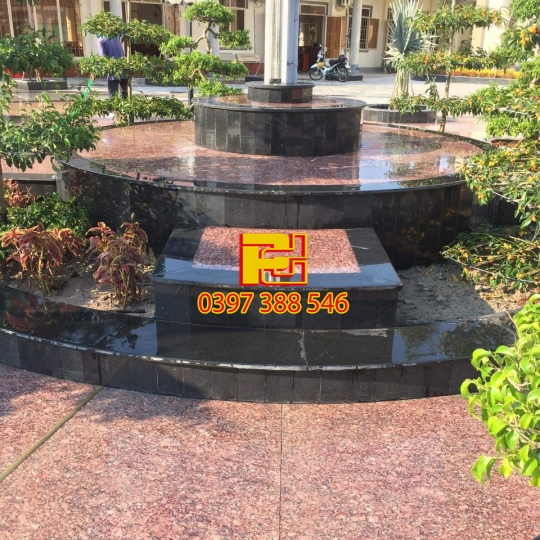 BỤC ĐÁ CHÀO CỜ