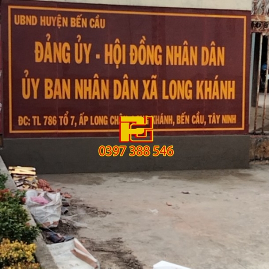 THI CÔNG BẢNG HIỆU UBND HUYỆN BẾN CẦU