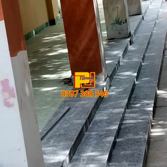 BẬC TAM CẤP BẰNG ĐÁ HOA CƯƠNG CAO CẤP